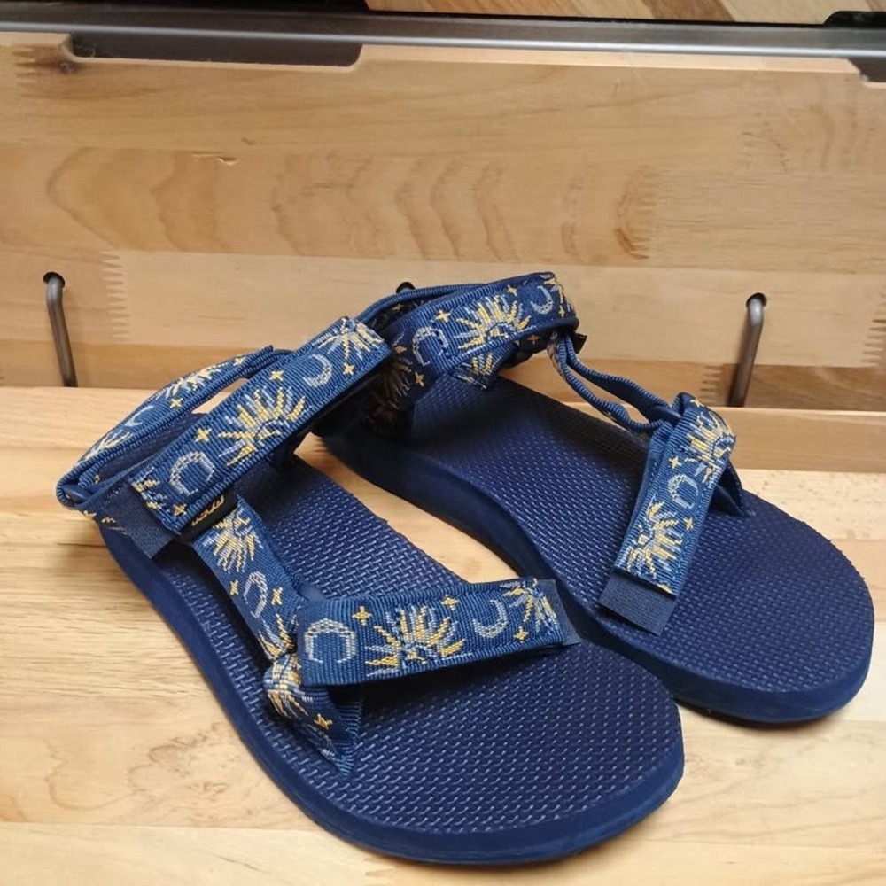 Teva universal sun and moon